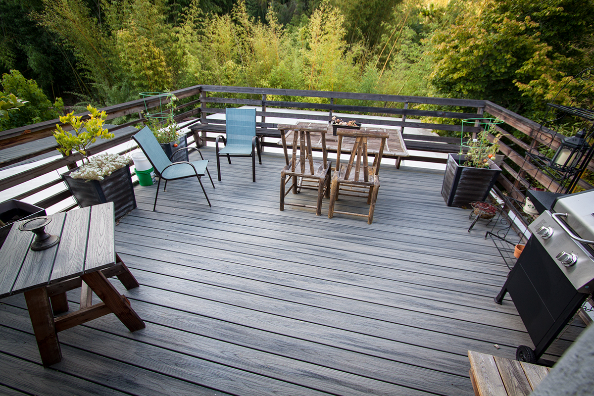 The Trex deck has built-in redwood benches.