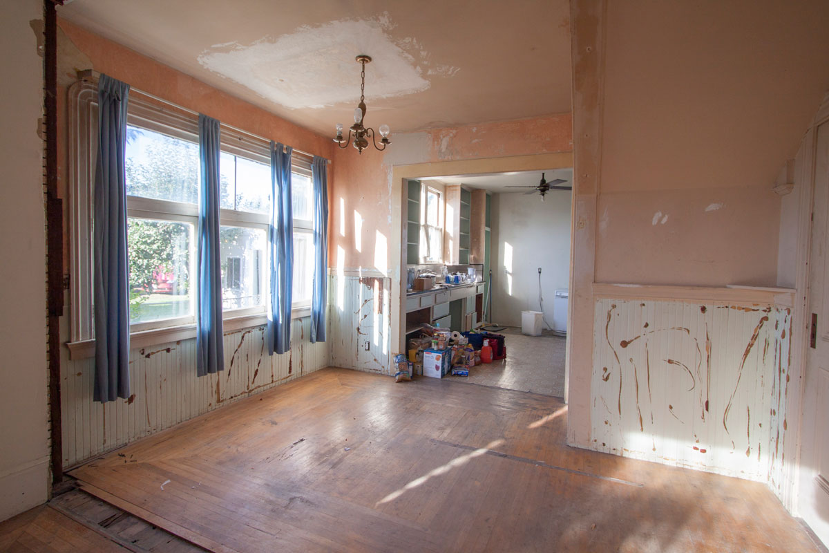 The Dining room is bright and spacious at 10' x 12'.  It is in real need of paint.