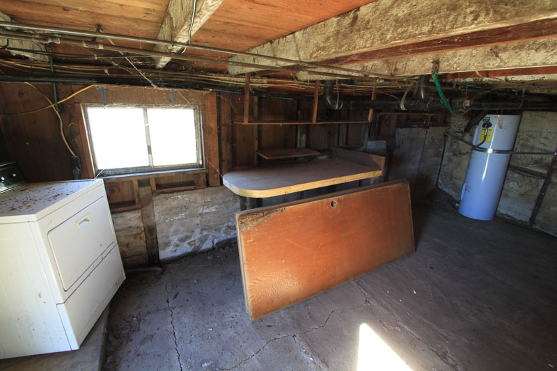 THe basement has a lot of room with a washer and dryer hookup.  It is currently set up for an electric dryer.  There is one included by I do not know if it works.